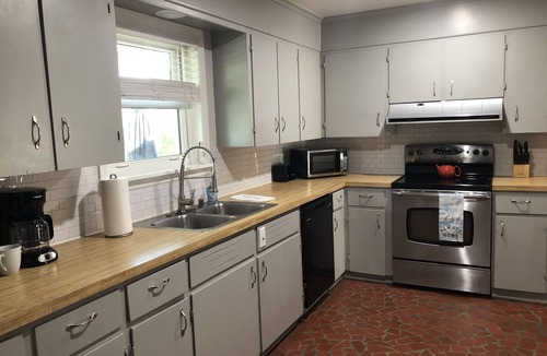 North Little Rock House | Entire Private Home in a safe, quiet, convenient neighborhood!