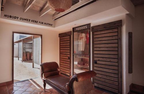Marfa Hotel | Entire Private Boutique Motel w Courtyard and Sauna
