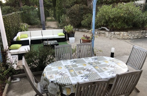 Ledenon House | Entire private gîte