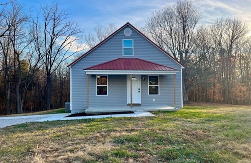 Perryville House | Entire Private Home in Perryville, MO