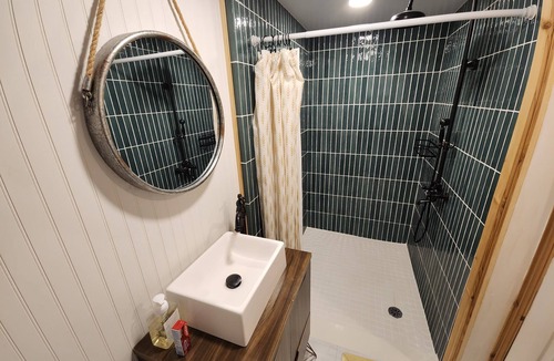 East York Apartment | Entire private studio, ensuite bath & free parking