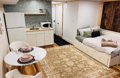 East York Apartment | Entire private studio, ensuite bath & free parking