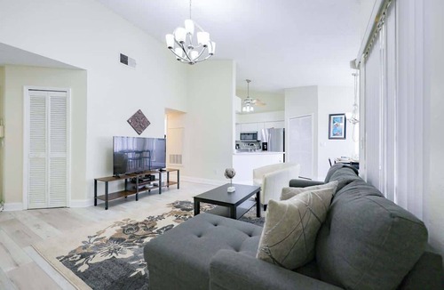 Florida Center North Condo | Entire Renovated Condo/10% OFF on Monthly Rent