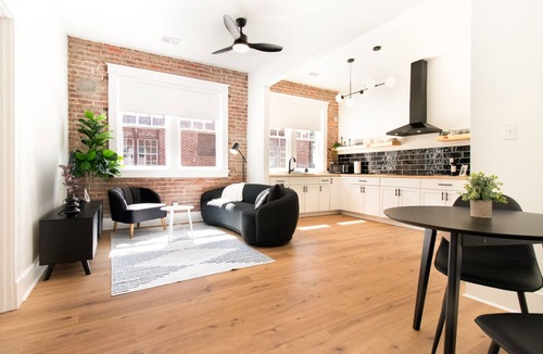 East of Broadway Apartment | Entire Renovated Historic/Modern Loft in Downtown