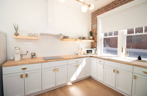 East of Broadway Apartment | Entire Renovated Historic/Modern Loft in Downtown