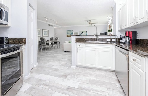 Downtown West Palm Beach Apartment | Entire rental unit. Beautiful One-Bedroom Rental Apartment, West Palm Beach