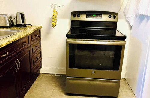 Cote-Des-Neiges—Notre-Dame-De-Grace Apartment | Entire rental unit in Montreal, Canada