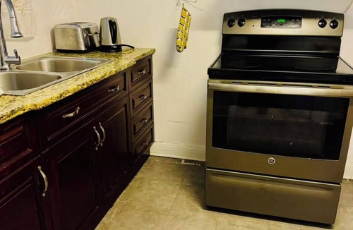 Cote-Des-Neiges—Notre-Dame-De-Grace Apartment | Entire rental unit in Montreal, Canada