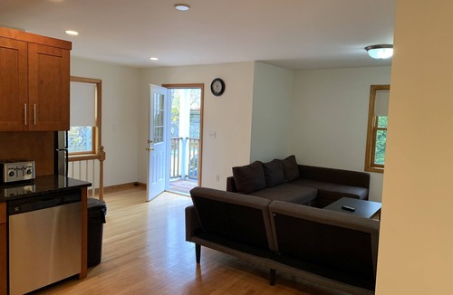 Allston Apartment | ENTIRE RENTAL UNIT SPACIOUS TWO BED WITH PARKING