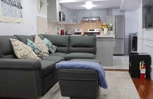 Mount Pleasant House | ENTIRE SEPARATE GUEST SUITE WITH FREE ONE PARKING