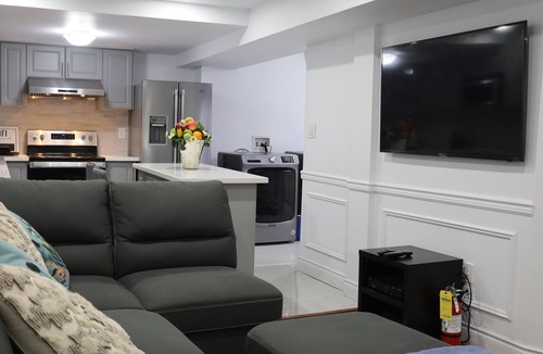 Mount Pleasant House | ENTIRE SEPARATE GUEST SUITE WITH FREE ONE PARKING