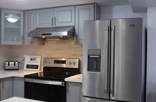 Mount Pleasant House | ENTIRE SEPARATE GUEST SUITE WITH FREE ONE PARKING