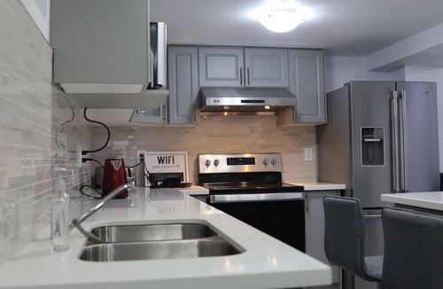 Mount Pleasant House | ENTIRE SEPARATE GUEST SUITE WITH FREE ONE PARKING