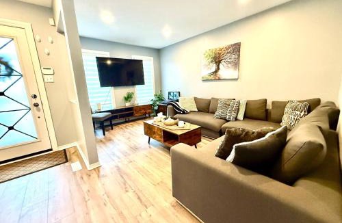 Vaughan House | Entire single house