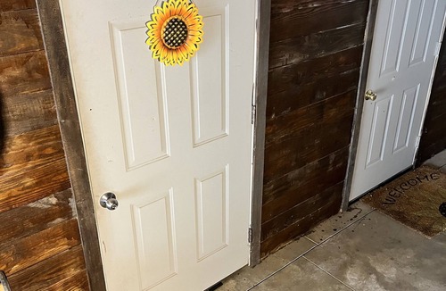 Albany Apartment | Entire Space, 2 private bath! 2bdrm-Apt in guest barn complex. Private entry!