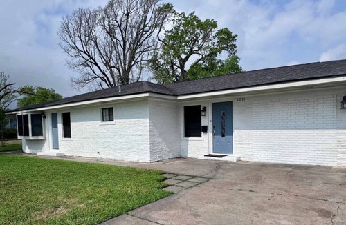 Port Arthur House | Entire Spacious 4 BR Home for Teams