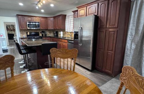 Port Arthur House | Entire Spacious 4 BR Home for Professionals