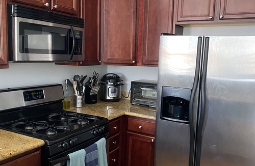 Chicago Condo | Entire top floor 3 bedroom with 2 office spaces, dining table for 8 & Deck!