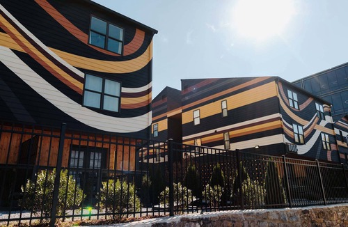 Edgehill Apartment | Entire Top Floor of Suites of the Vinyl Sleeps 16 On Music Row