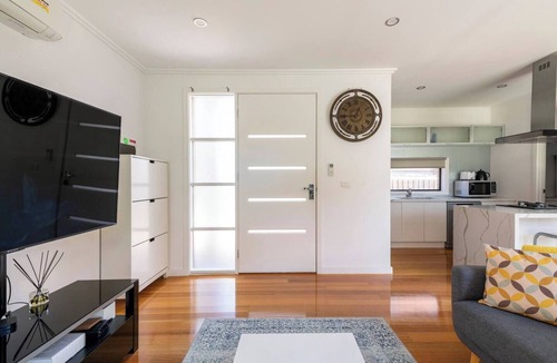 Glen Waverley House | Entire Townhouse