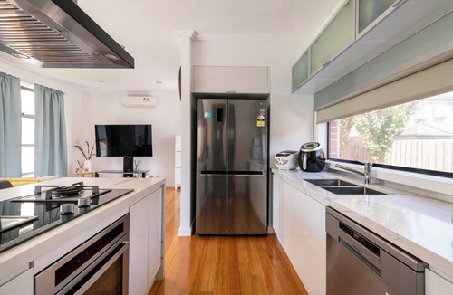 Glen Waverley House | Entire Townhouse