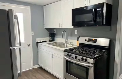 Forsyth Apartment | Entire Unit D - Bold & Exclusive-1BR