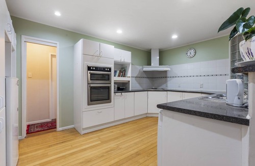 Birkenhead House | Entire Upper-floor: Spacious 140m2