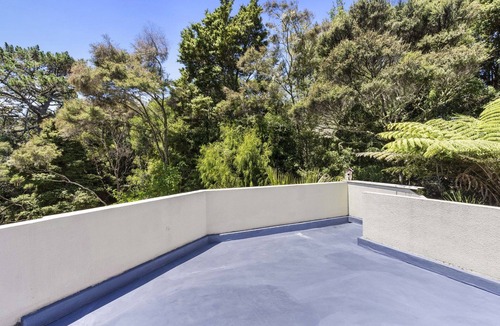 Birkenhead House | Entire Upper-floor: Spacious 140m2