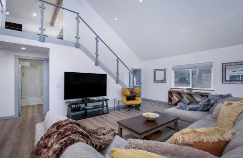 Alta House | Entire Villa in Sierra Mountains