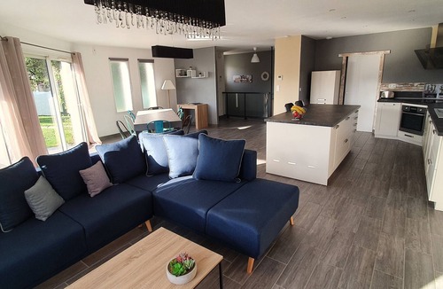 Vals-les-Bains House | Entire villa with pool