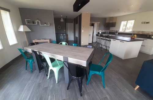 Vals-les-Bains House | Entire villa with pool