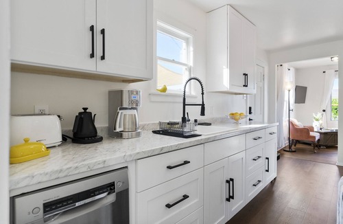 St. Helena House | Entire Wine Country Compound with Separate Office — all to yourself!
