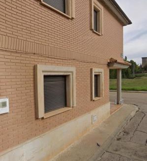 Almazan House | Entre Árboles y Río