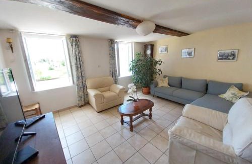 Le Cercueil House | Entre forêts et prairies