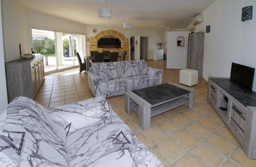 Jonquieres-Saint-Vincent Villa | Entre Provence et Camargue