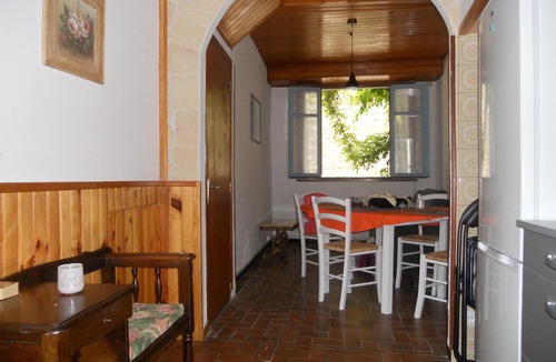 Quillan House | Entre l'église et la place