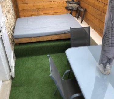 Pailhes Apartment | Entre mer, rivière et montagne f2 avec terrasse :)