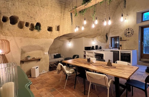 Doue-la-Fontaine House | Entre Nous "Au Troglo" Troglodyte house with jacuzzi