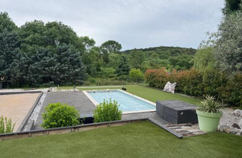Saint-Martin-de-Londres Villa | Entre terre et mer