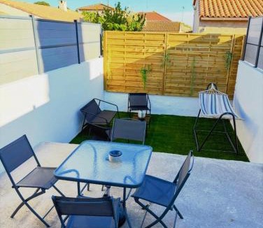 Poussan Apartment | Entre Terre et Mer, logement cosy