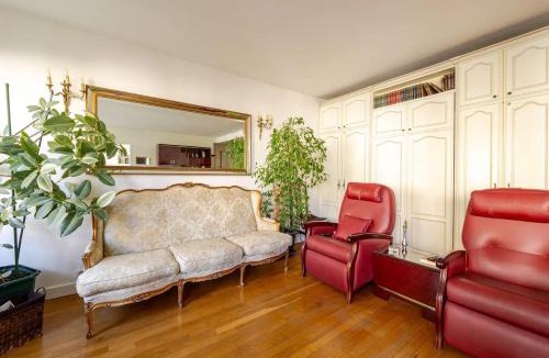 Porte-Dauphine Apartment | Entre Tour Eiffel et Champs Élysées