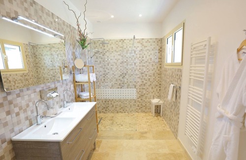 Pujaut Bed & Breakfast | Entre Vigne et Garrigue