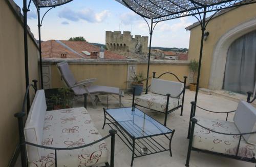 Courthezon House | Entre vignes et dentelles