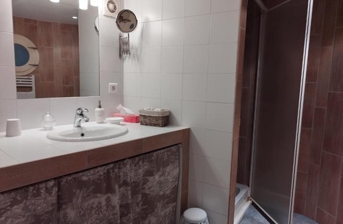 Courthezon House | Entre vignes et dentelles