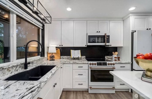 Auburn House | Enumclaw Plateau Panoramic Sunset View