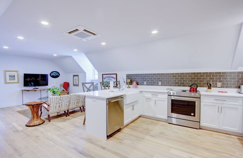 Charleston Historic District Condo | Enviable Location Blending Charm and Comfort