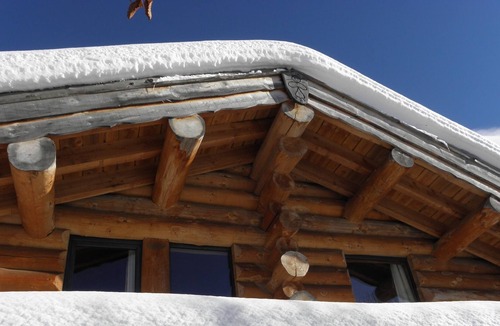 Superbolquere Ski Chalet | environment friendly log home