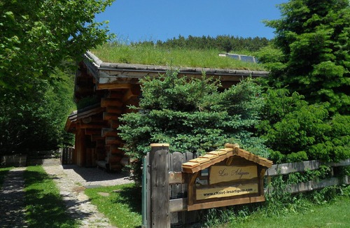 Superbolquere Ski Chalet | environment friendly log home