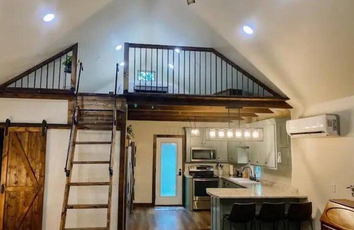 Russellville Apartment | Enzo's Bungalow