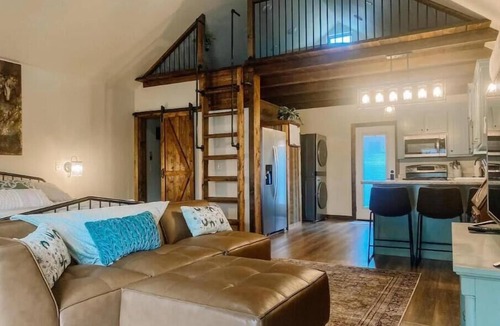 Russellville Apartment | Enzo's Bungalow
